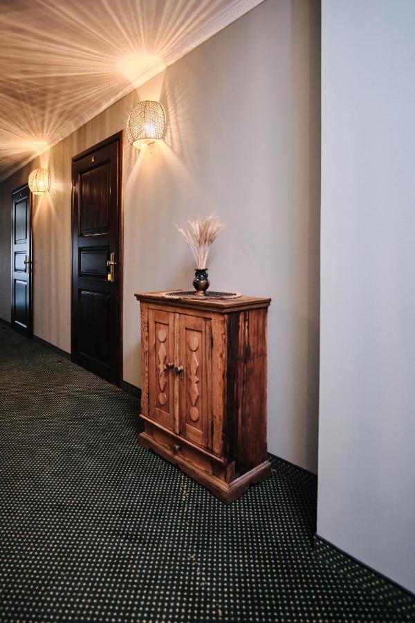 Hotel Pernigele Yelgavkrasty Extérieur photo