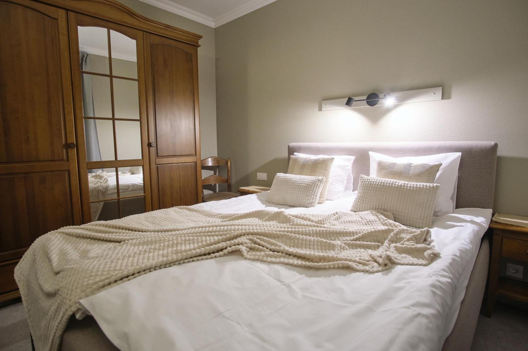 Hotel Pernigele Yelgavkrasty Extérieur photo